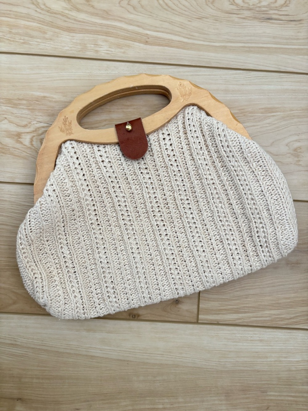 Vintage Cream Crochet Knit Handbag with Wooden Handle and Leather Closure EUC